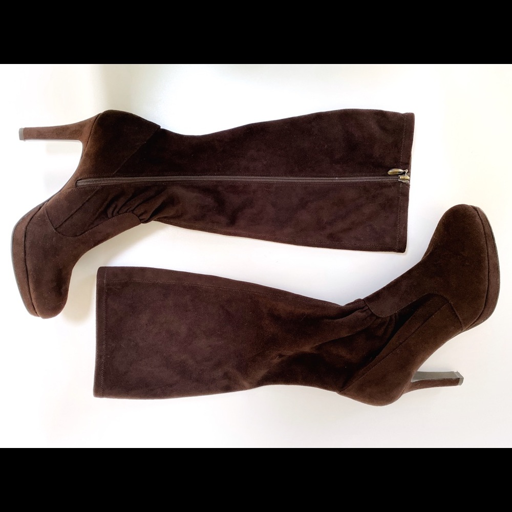 Tahari Claire brown knee high stretch boot size 10